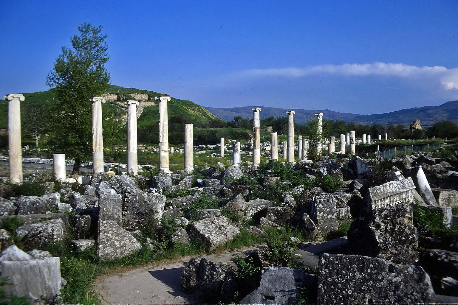 26.04.1993 | Südagora | Südagora Säulenreihen