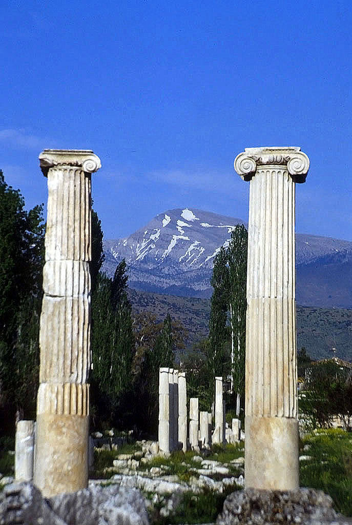 26.04.1993 | Südagora | Südagora Säulen vor den Bergen