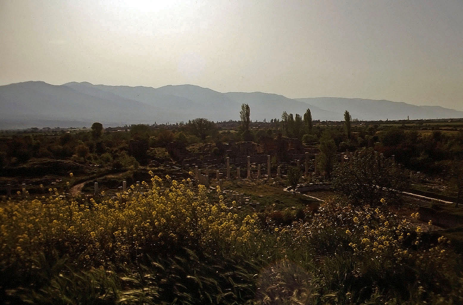 26.04.1993 | Akropolis | Südagora, Portikus Tiberius und Hadriansbäder