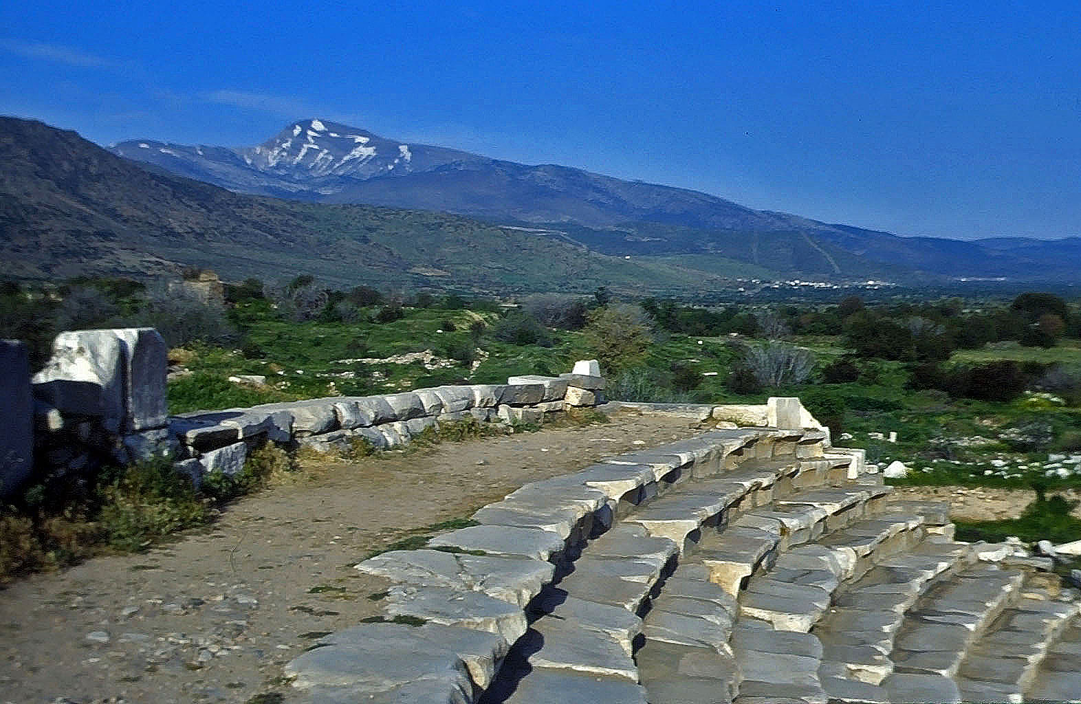26.04.1993 | Theater | obere nördliche Sitzreihen vor den Bergen