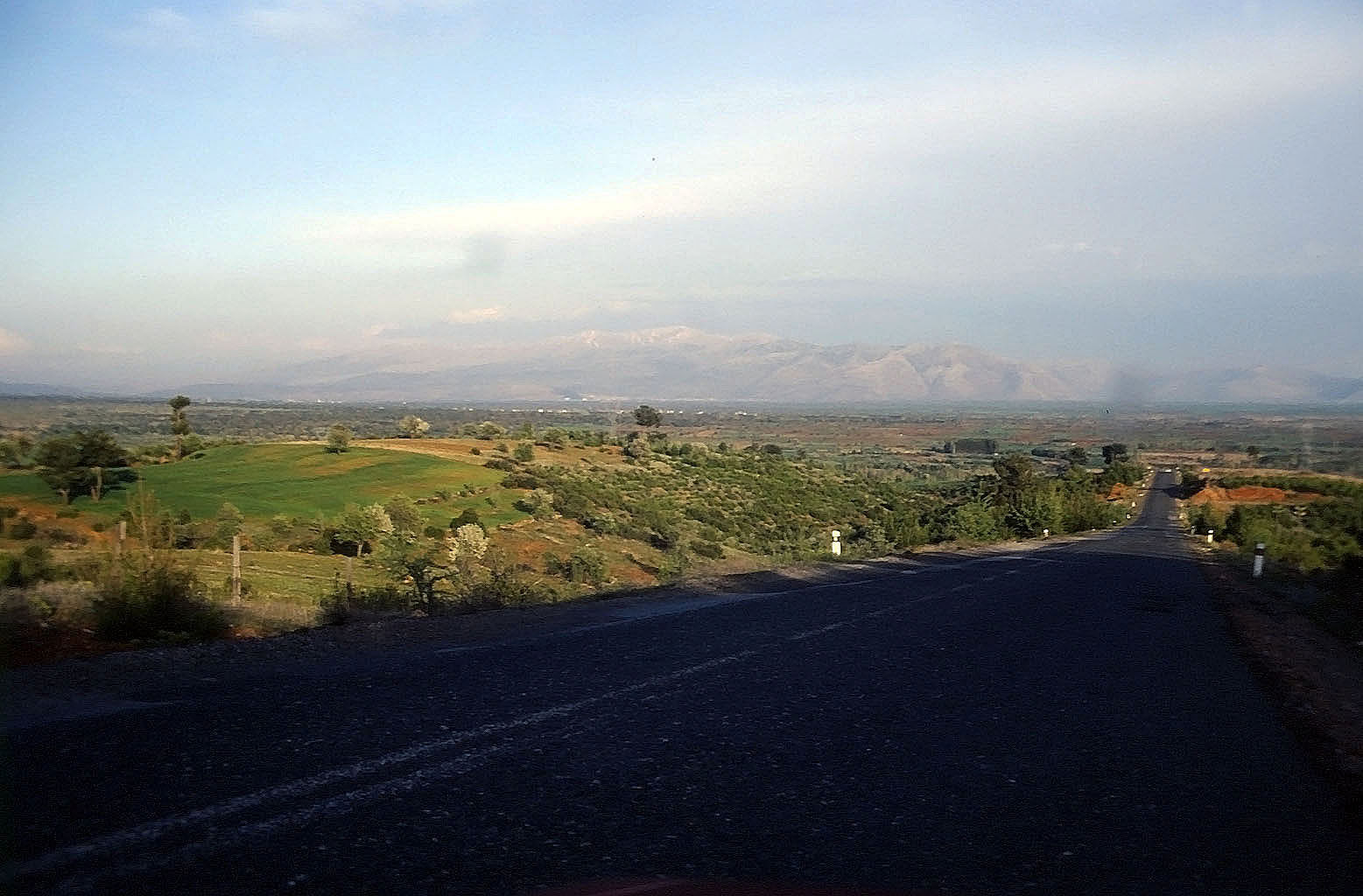 26.04.1993 | Bei Tavas | Landschaftsbild von der D585