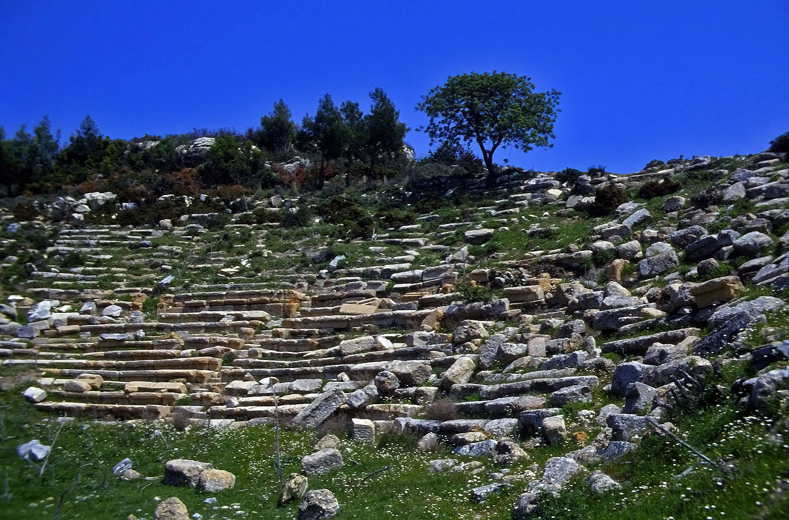 25.04.1993 | Theater | zerstörte Sitzreihen