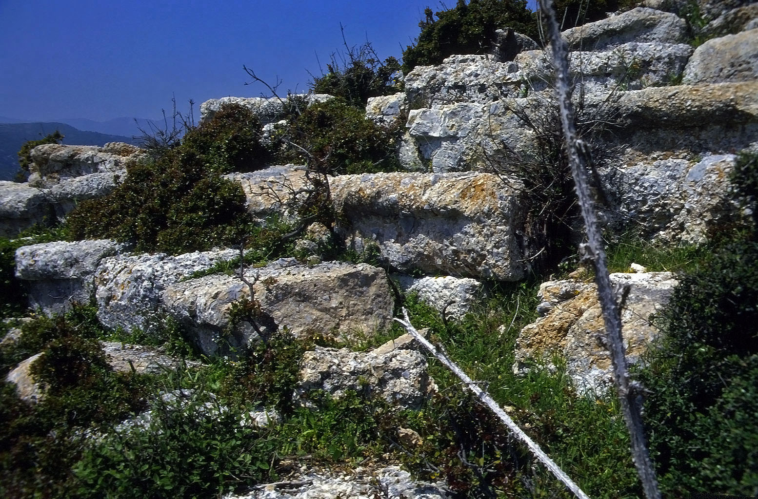 25.04.1993 | Theater | zerstörte Sitzreihen im Detail