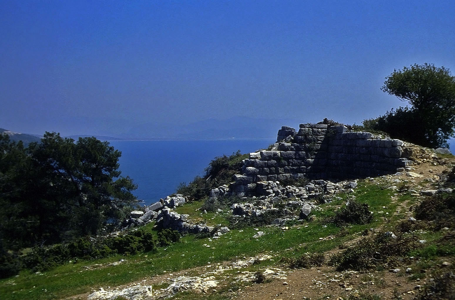 25.04.1993 | Stadtmauer | massiver Mauerrest