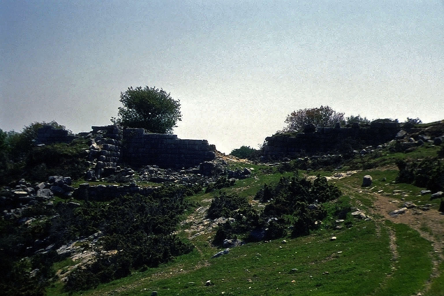 25.04.1993 | Stadtmauer | massiver Mauerrest